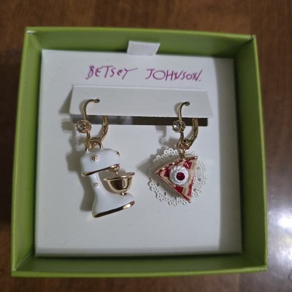 Betsey Johnson Earrings - Picture 1 of 3